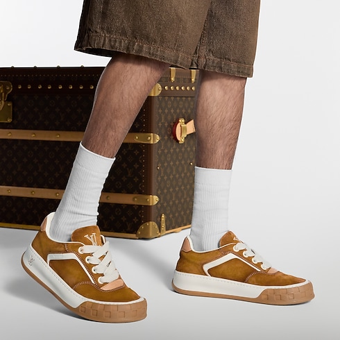 LV Tilted Sneaker in Pria's Sepatu Sneakers collections by Louis Vuitton (Perbesar produk)