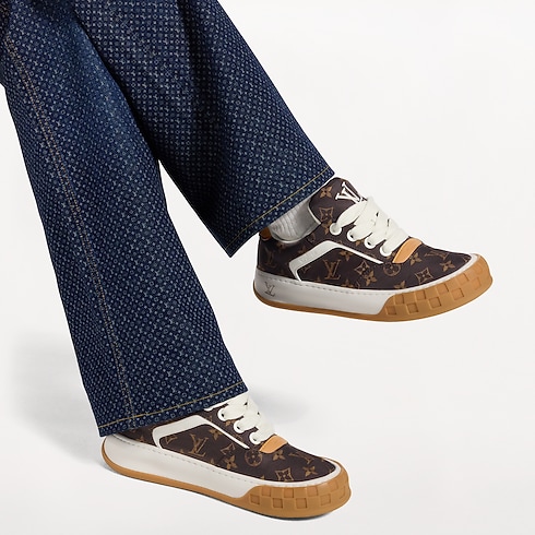 LV Tilted Sneaker in Pria's Sepatu Sneakers collections by Louis Vuitton (Perbesar produk)