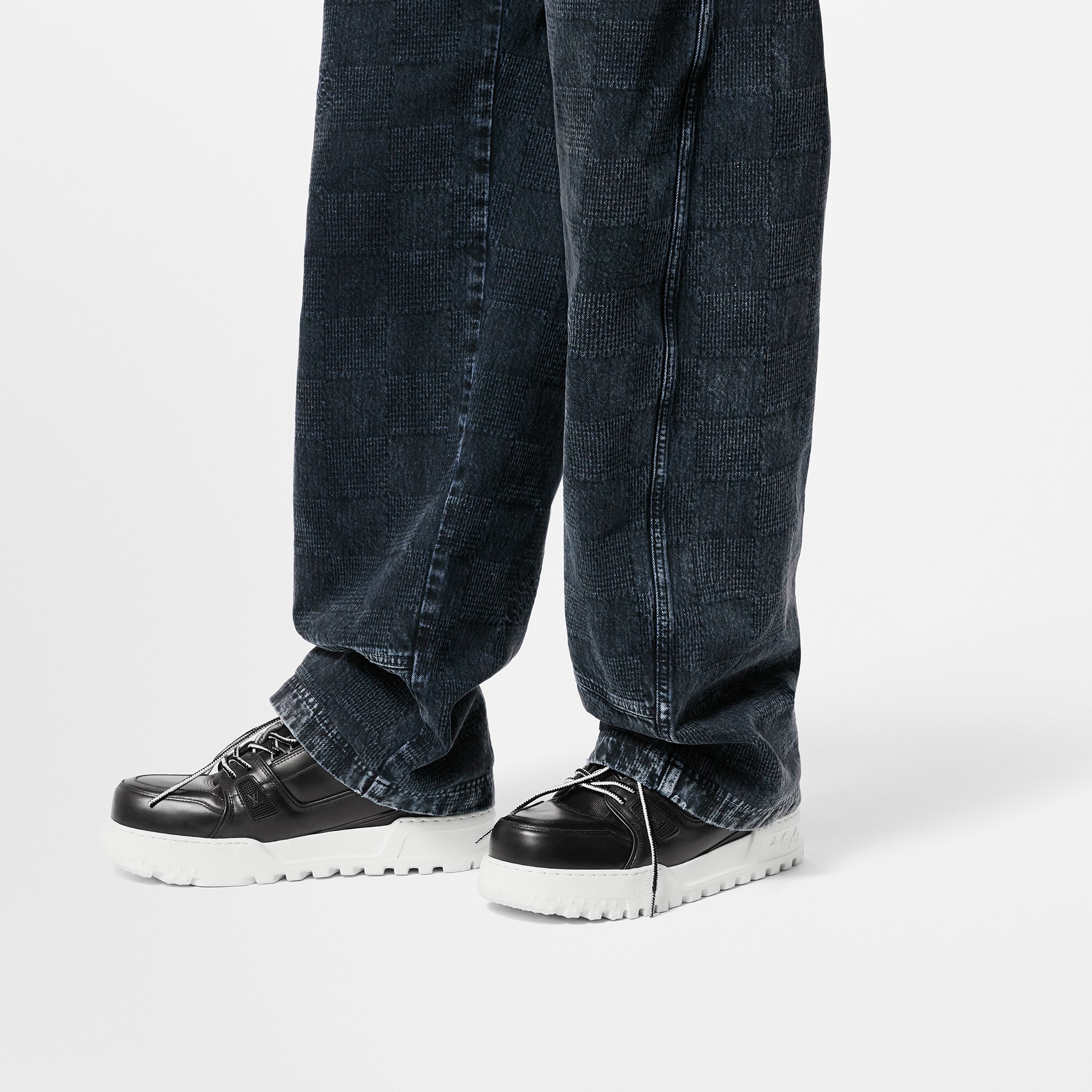 LV Trainer Maxi Sneaker  in Pria