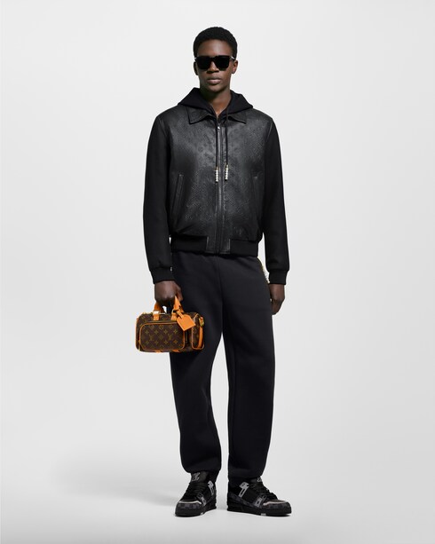 รองเท้าผ้าใบรุ่น LV Trainer in ผู้ชาย's รองเท้า รองเท้าผ้าใบสำหรับผู้ชาย collections by Louis Vuitton
