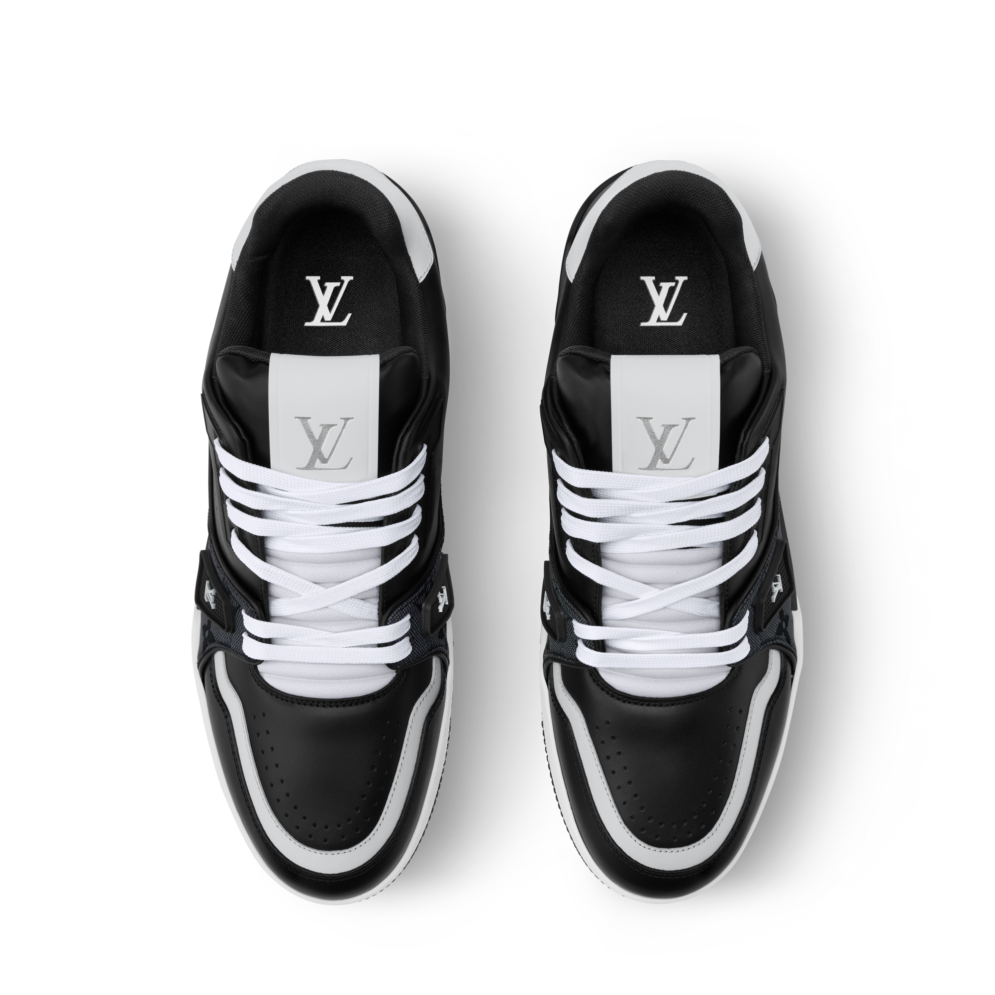 LV Trainer Sneaker  in Pria