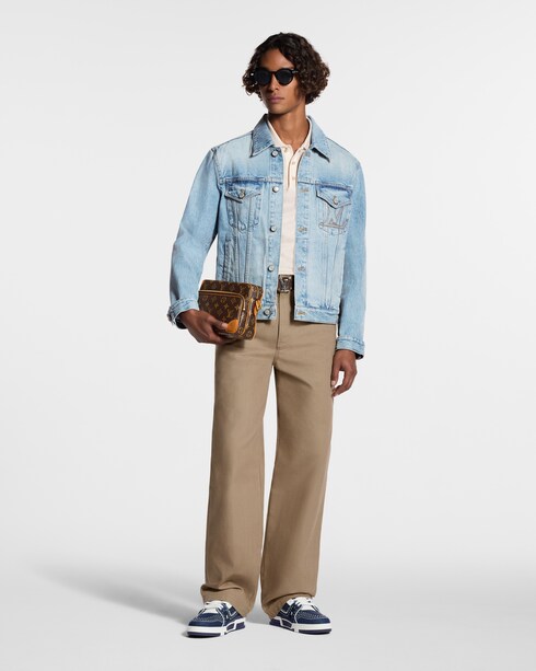 LV Trainer Sneaker in Pria's Sepatu Sneakers collections by Louis Vuitton