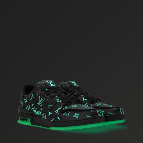 LV Trainer Sneaker in Pria's Sepatu Sneakers collections by Louis Vuitton