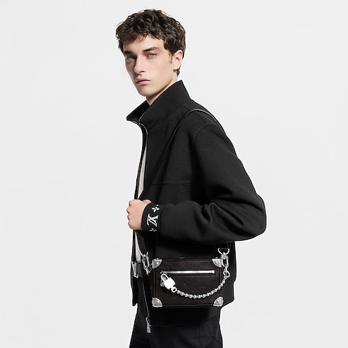 Mini Soft Trunk Taurillon Monogram in Tas dan Aksesori Kulit's Tas untuk Pria LV Icons collections by Louis Vuitton (Perbesar produk)