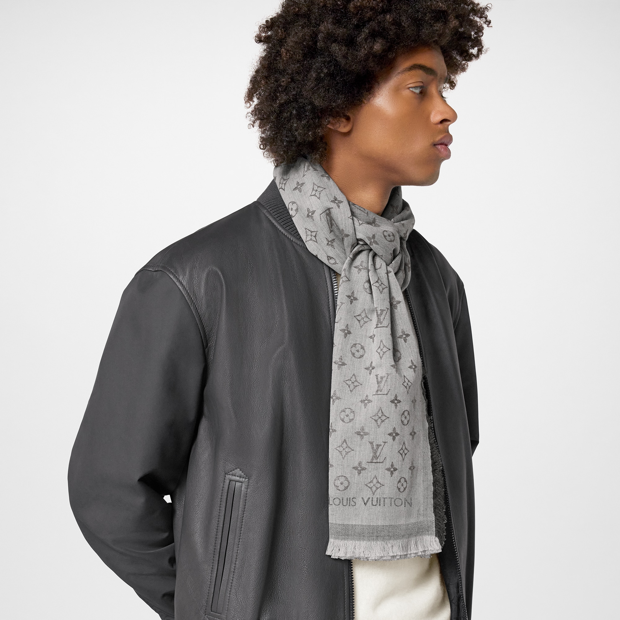 Monogram Essential Stole S00 in Pria