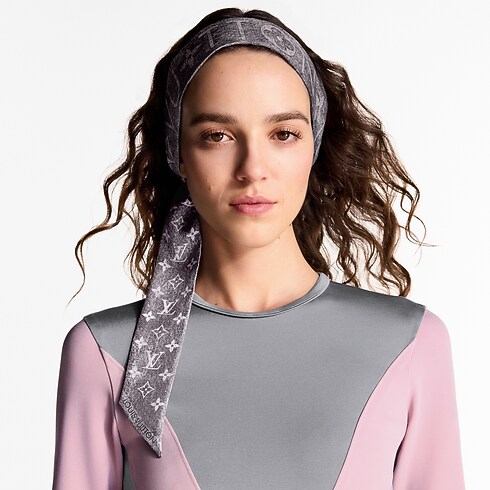 Monogram Infinity Denim BB Bandeau S00 in Wanita's Aksesori Silk Squares and Bandeaus collections by Louis Vuitton (Perbesar produk)