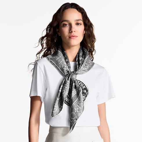 Monogram Infinity Denim Square 90 S00 in Wanita's Aksesori Silk Squares and Bandeaus collections by Louis Vuitton (Perbesar produk)