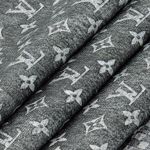 Monogram Infinity Denim Square 90 S00 in Wanita's Aksesori Silk Squares and Bandeaus collections by Louis Vuitton (Perbesar produk)