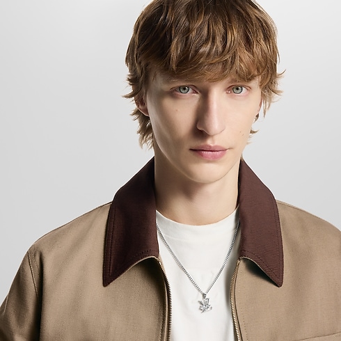 Monogram Row Pendant S00 in Pria's Fashion Jewelry Kalung collections by Louis Vuitton (Perbesar produk)
