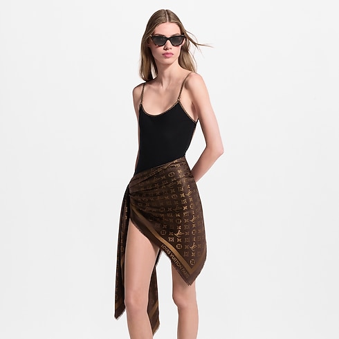Monogram Shine Shawl S00 in Wanita's Aksesori Shawls collections by Louis Vuitton (Perbesar produk)