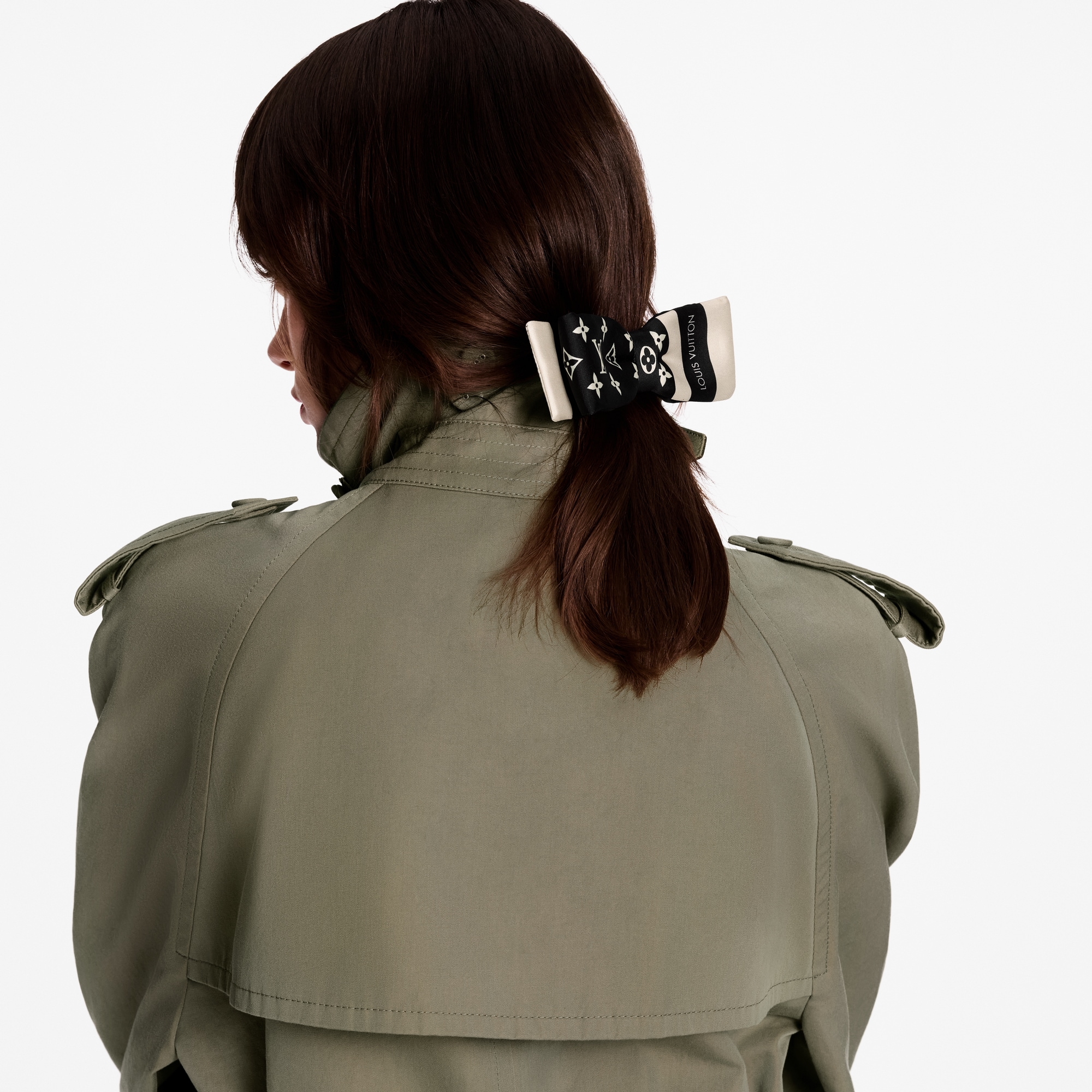 Monogram Silhouette Bow S00 in Wanita