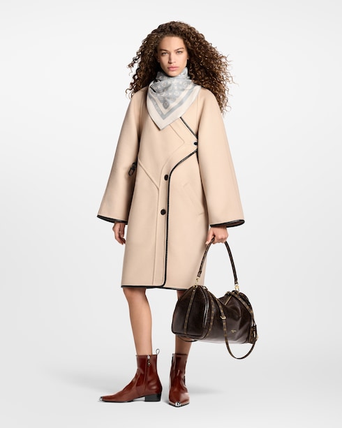 Monogram Silhouette Square 90 S00 in Wanita's Aksesori Silk Squares and Bandeaus collections by Louis Vuitton