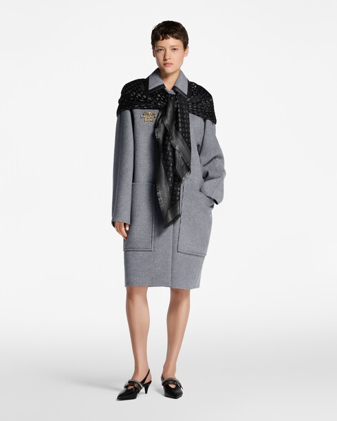 Moonlight Shawl S00 in Wanita's Aksesori Shawls and Stoles collections by Louis Vuitton