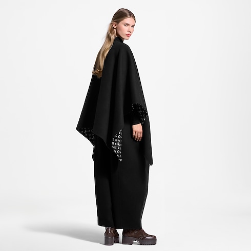My Monogram Cape S00 in Wanita's Aksesori Semua Koleksi collections by Louis Vuitton (Perbesar produk)