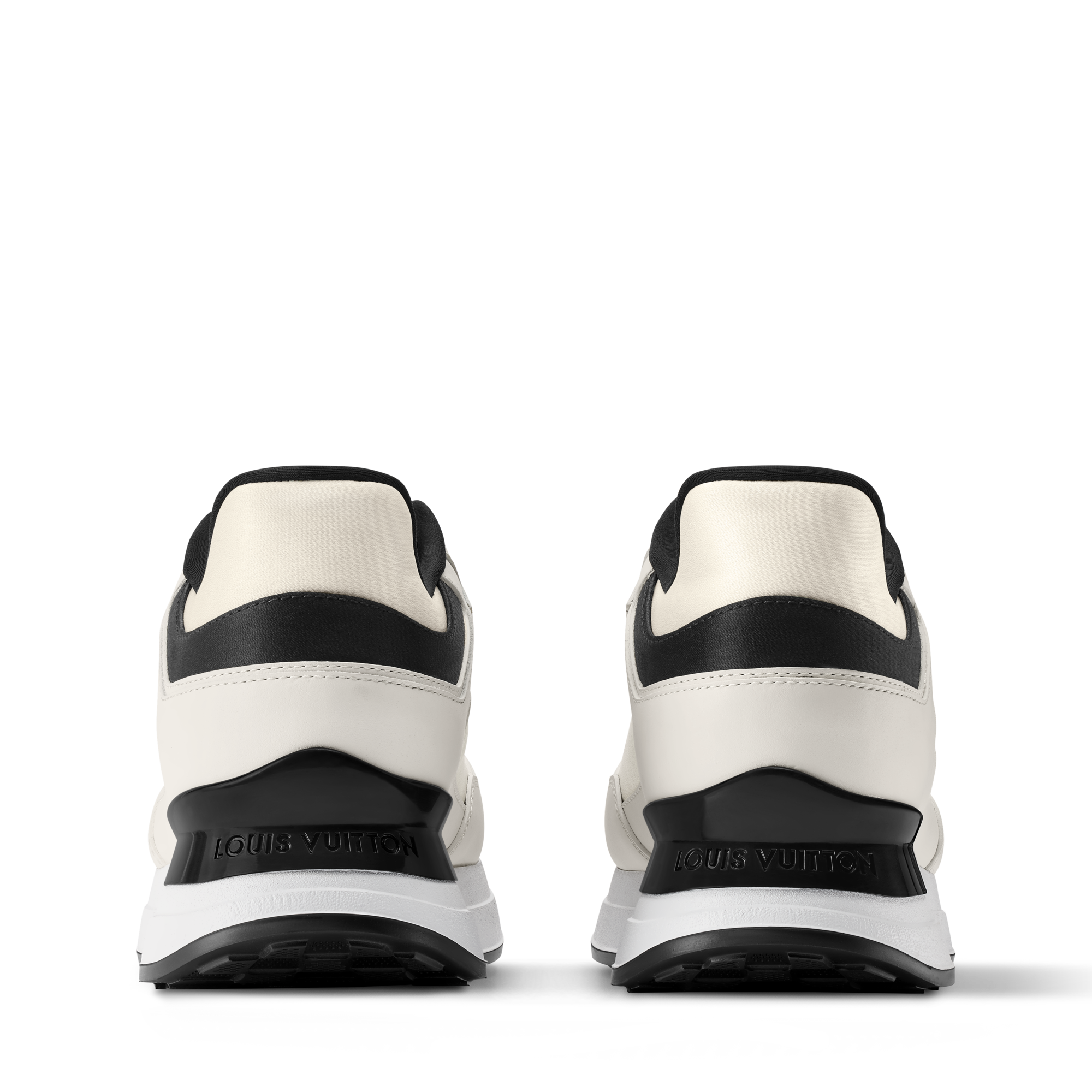 Neo Run Away Sneaker  in Wanita