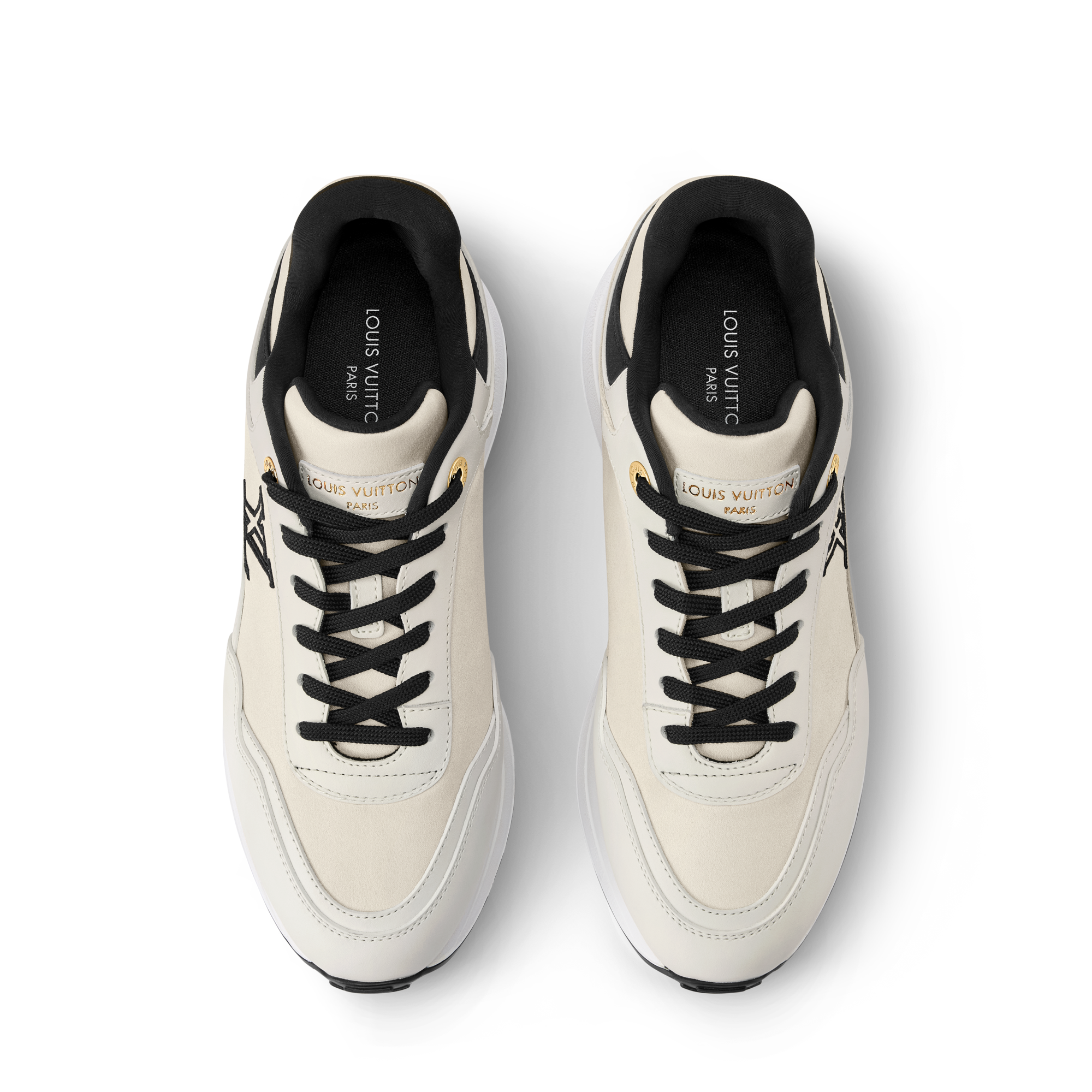 Neo Run Away Sneaker  in Wanita