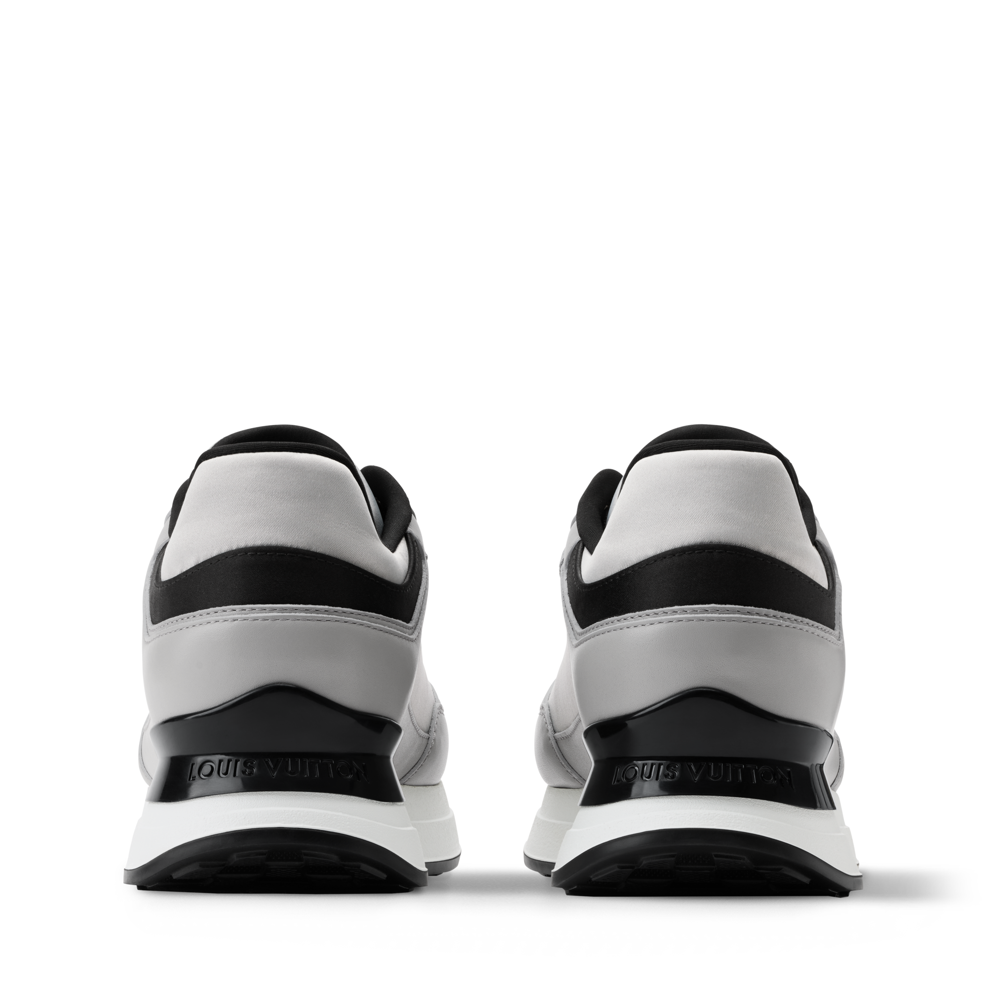 Neo Run Away Sneaker  in Wanita