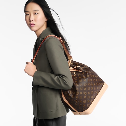 Noé Monogram in Wanita's Tas Tangan Tas Tangan Untuk Wanita collections by Louis Vuitton (Perbesar produk)