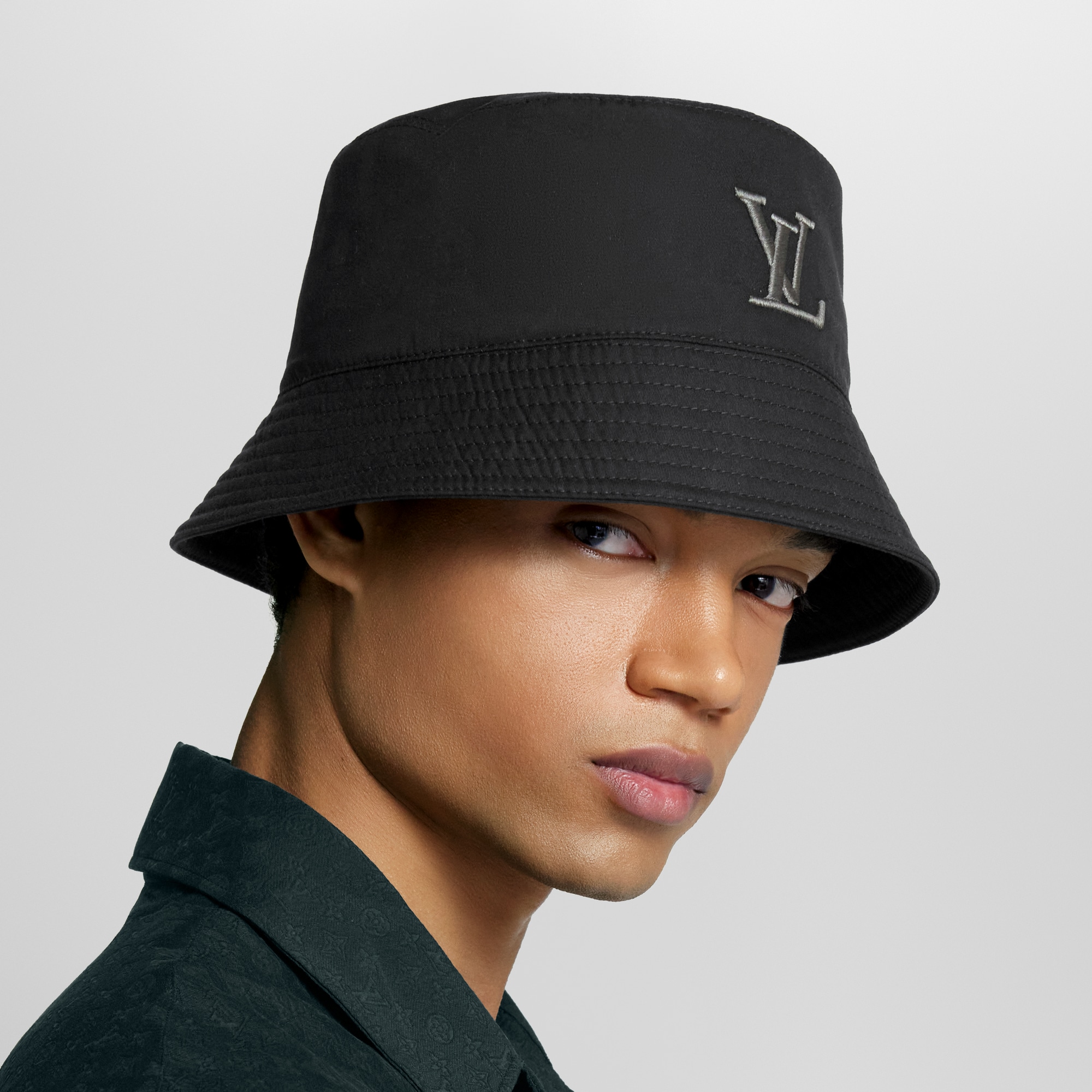 Only LV Bucket Hat S00 in Pria