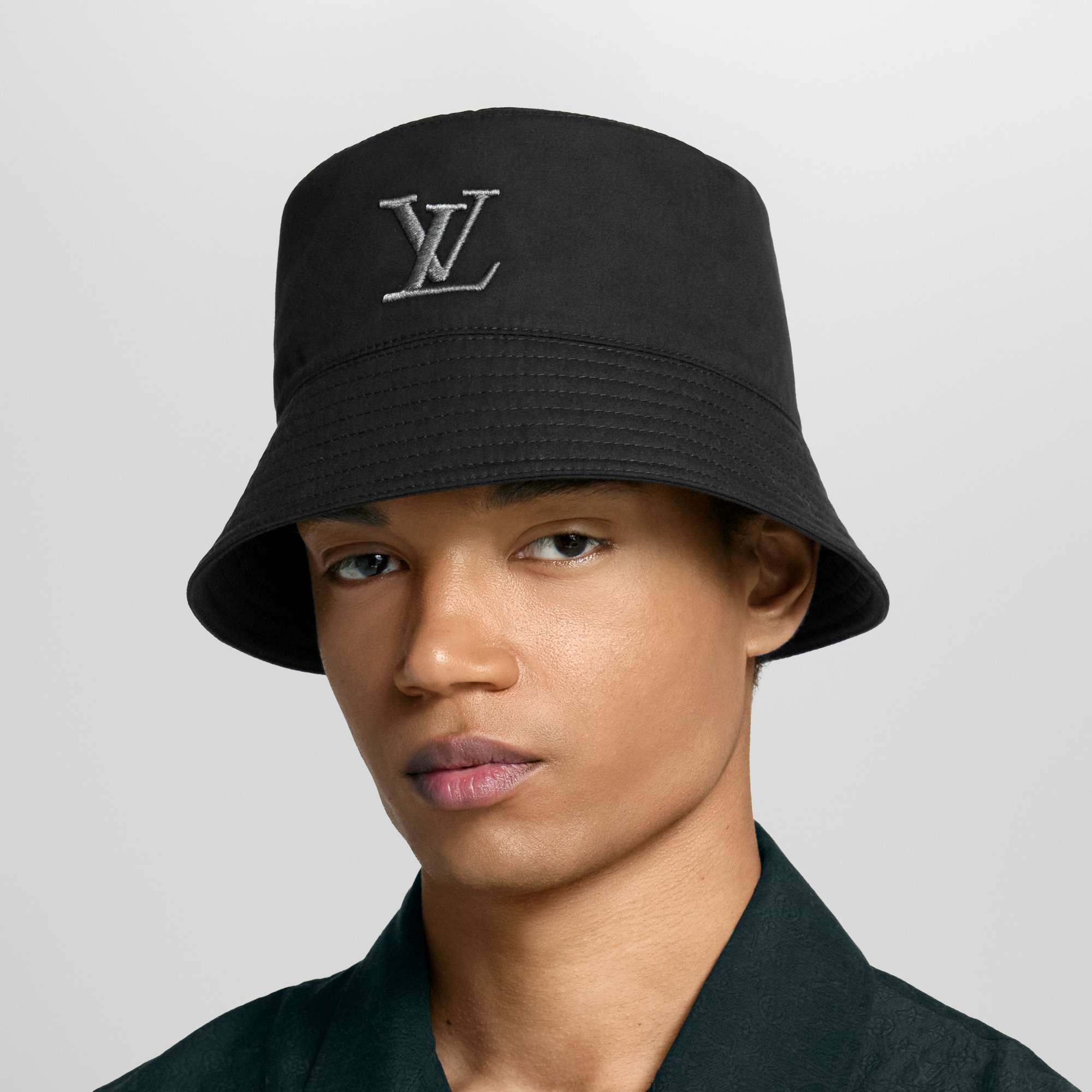 Only LV Bucket Hat S00 in Pria