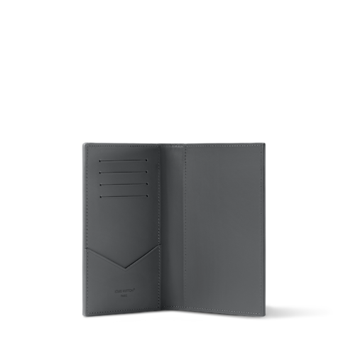 Passport Cover Monogram Shadow in Pria's Dompet dan Aksesori Kulit Semua Dompet dan Aksesori Kulit collections by Louis Vuitton (Perbesar produk)