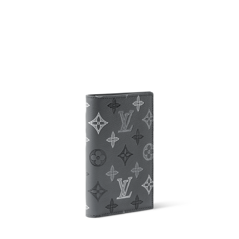 Passport Cover Monogram Shadow in Pria's Dompet dan Aksesori Kulit Semua Dompet dan Aksesori Kulit collections by Louis Vuitton (Perbesar produk)