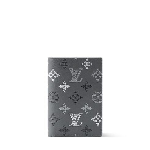 Passport Cover Monogram Shadow in Pria's Dompet dan Aksesori Kulit Semua Dompet dan Aksesori Kulit collections by Louis Vuitton (Perbesar produk)
