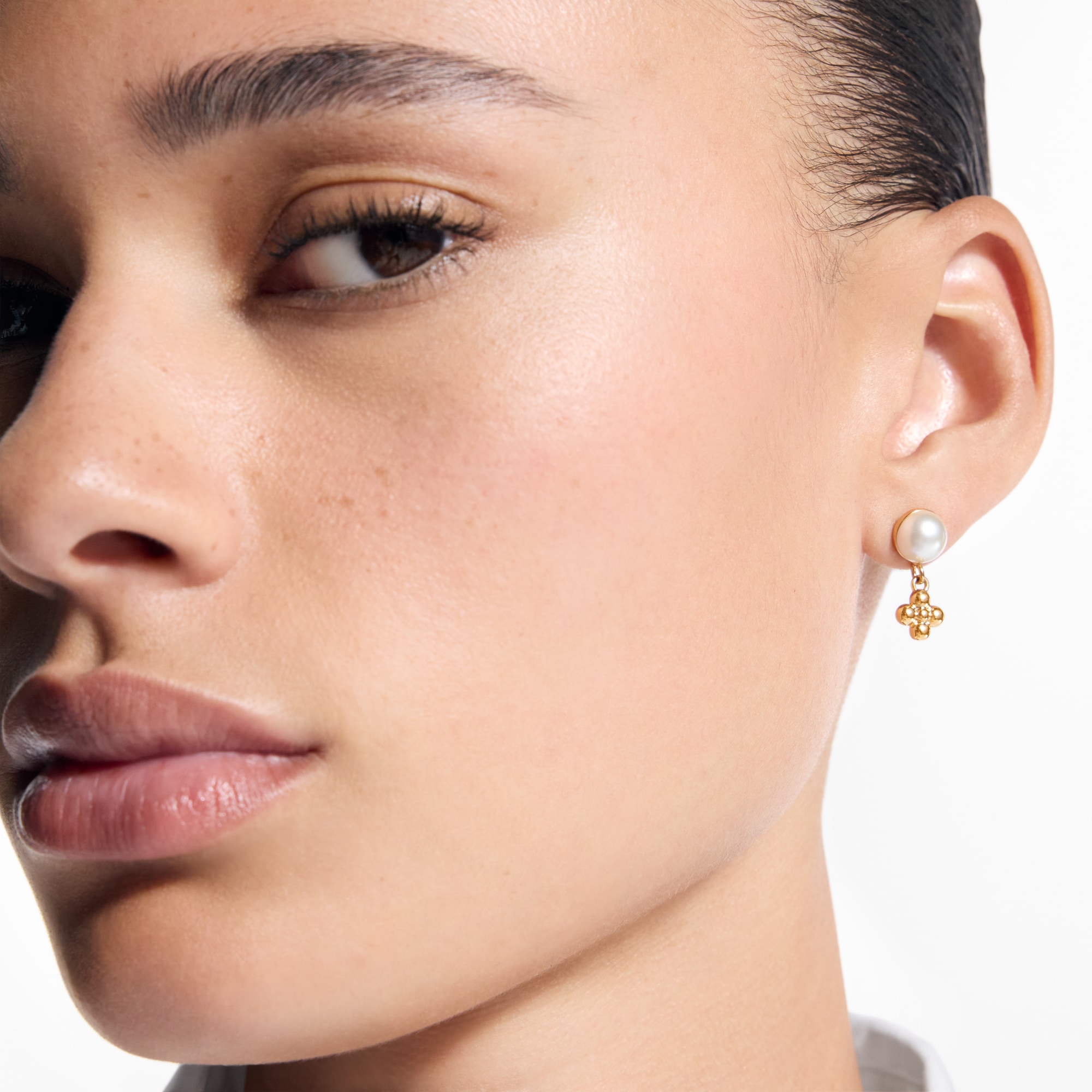 Pearl River Earrings S00 in Wanita