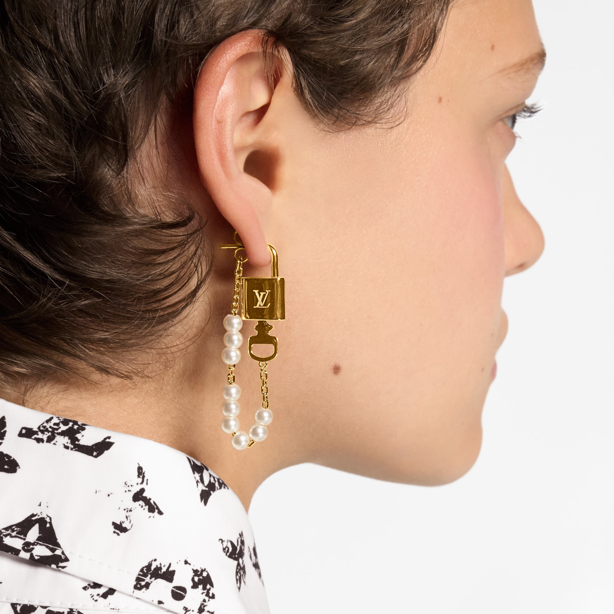 Pearlock Earrings S00 in Wanita
