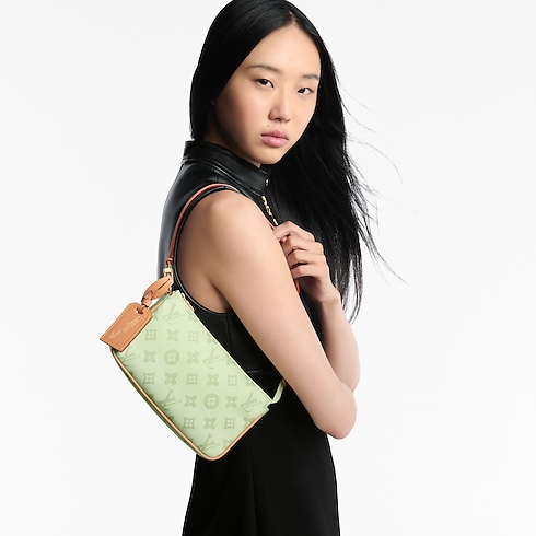 Pochette Accessoires Other Monogram Canvas in Wanita's Dompet dan Aksesori Kulit Wallet on Chain dan Tas Mikro collections by Louis Vuitton (Perbesar produk)