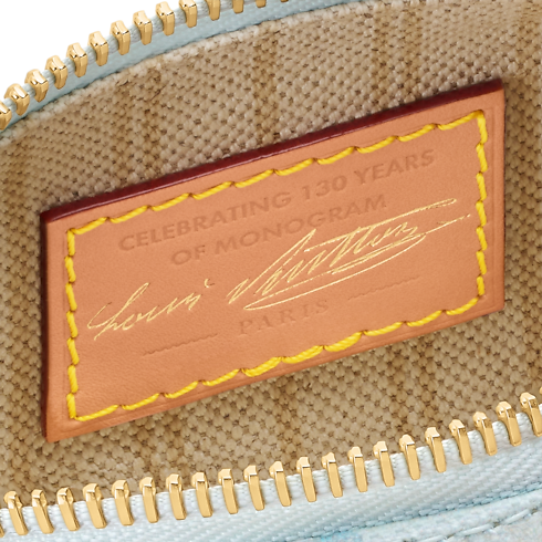 Pochette Hills Other Monogram Canvas in Wanita's Dompet dan Aksesori Kulit Wallet on Chain dan Tas Mikro collections by Louis Vuitton (Perbesar produk)