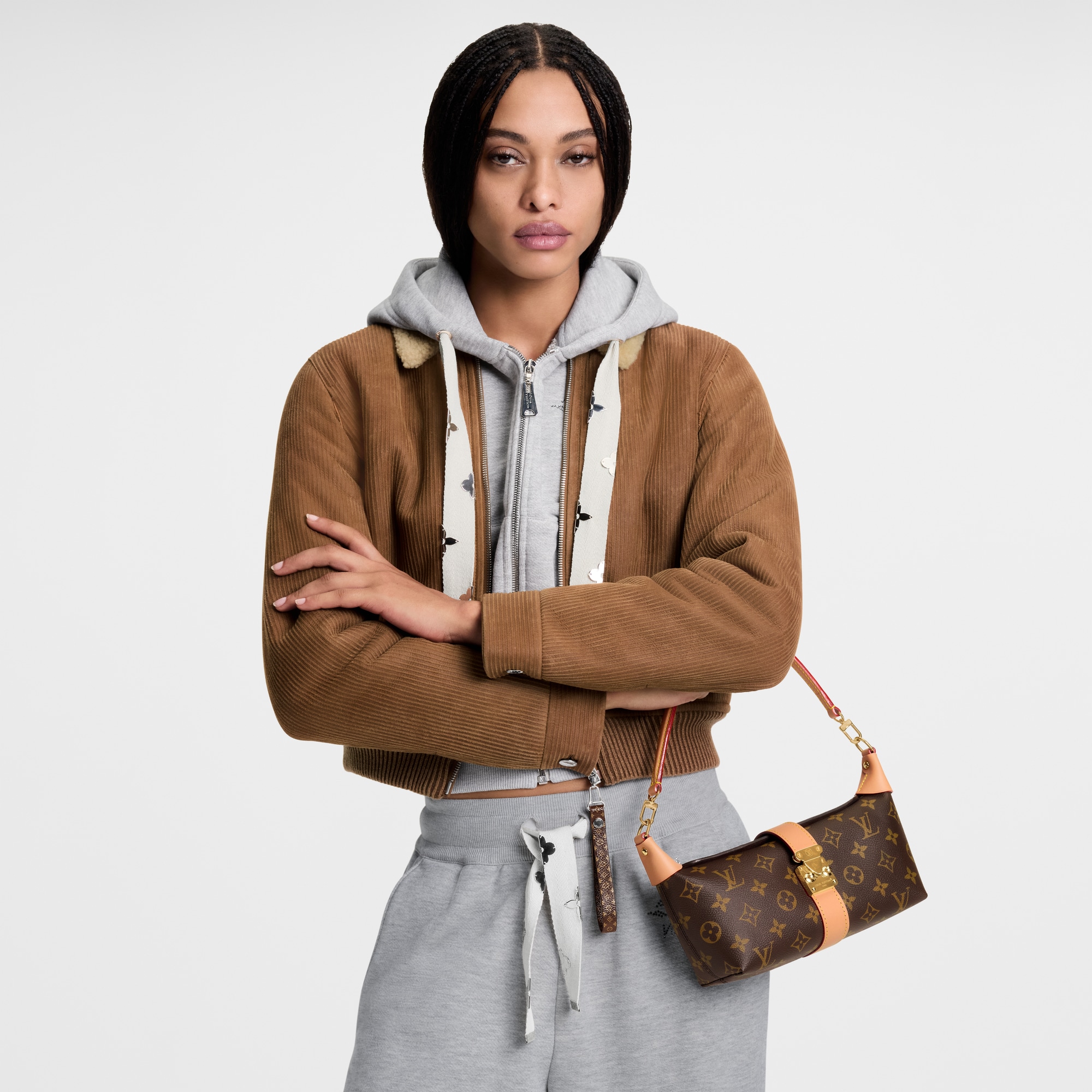 Pochette Mia Monogram in Wanita