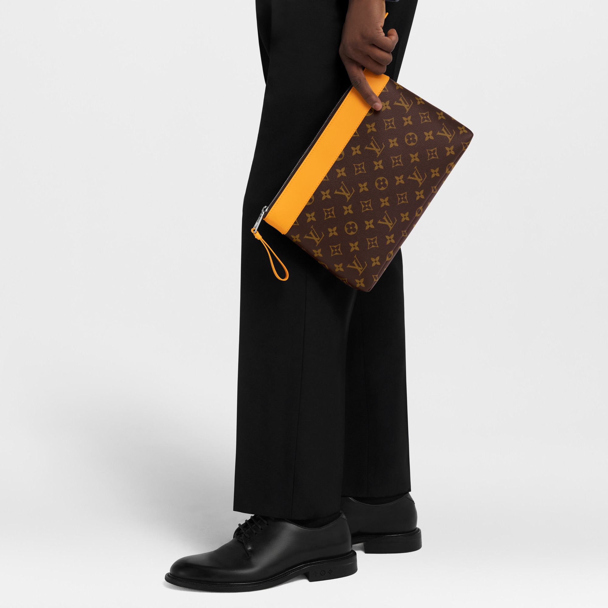 Pochette Voyage Souple Monogram Macassar Canvas in Hadiah dan Personalisasi