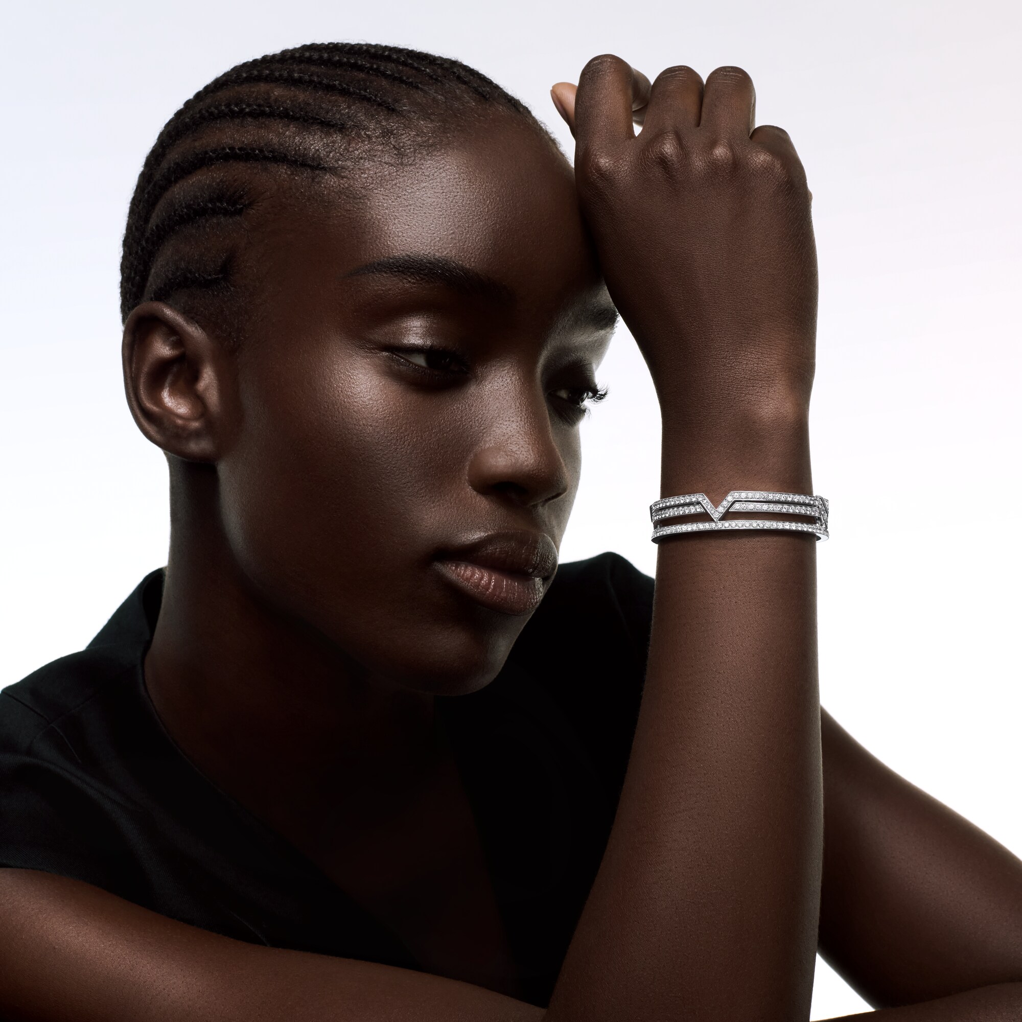 Pure V Bracelet, White Gold, Diamonds  in Les Extraordinaires