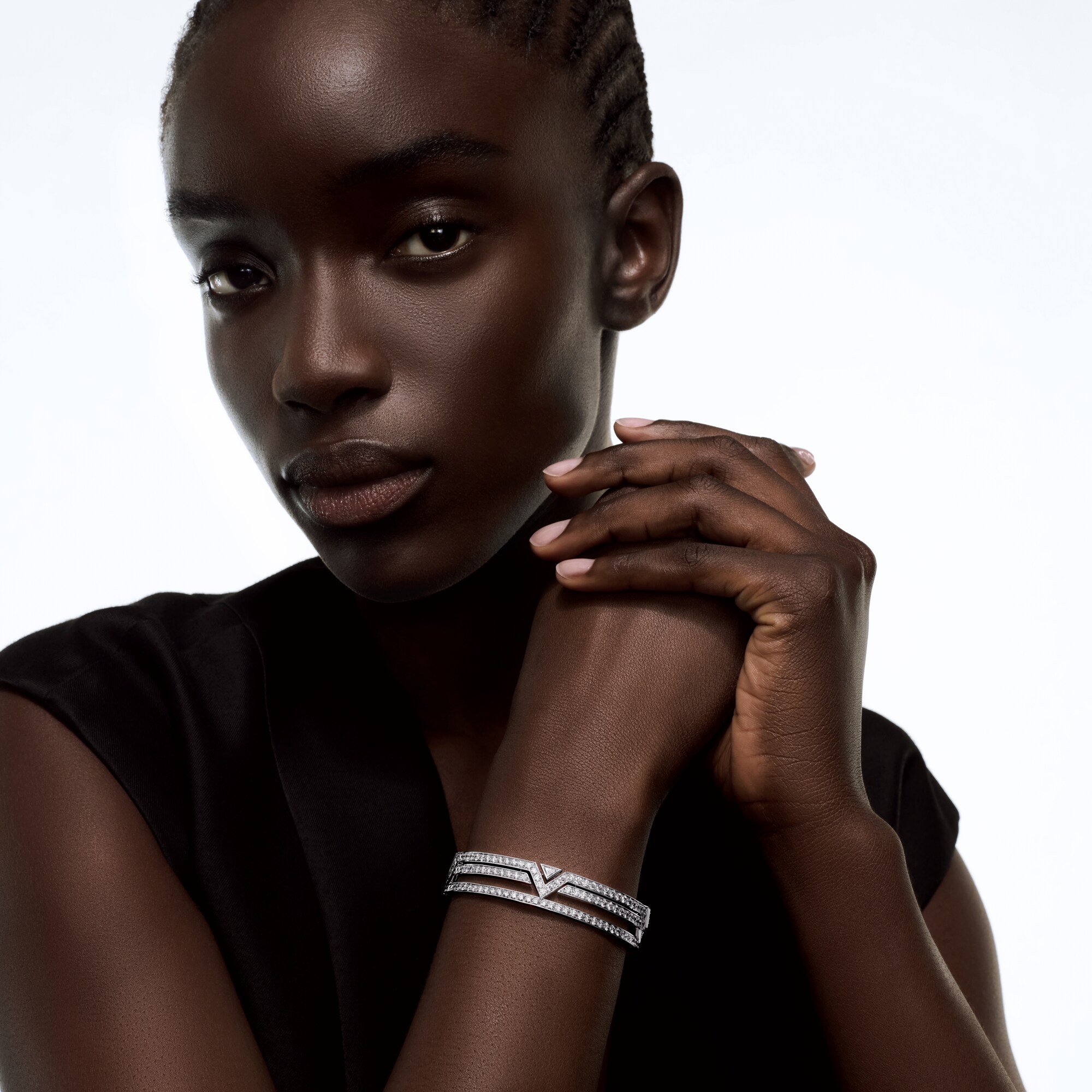 Pure V Bracelet, White Gold, Diamonds  in Les Extraordinaires