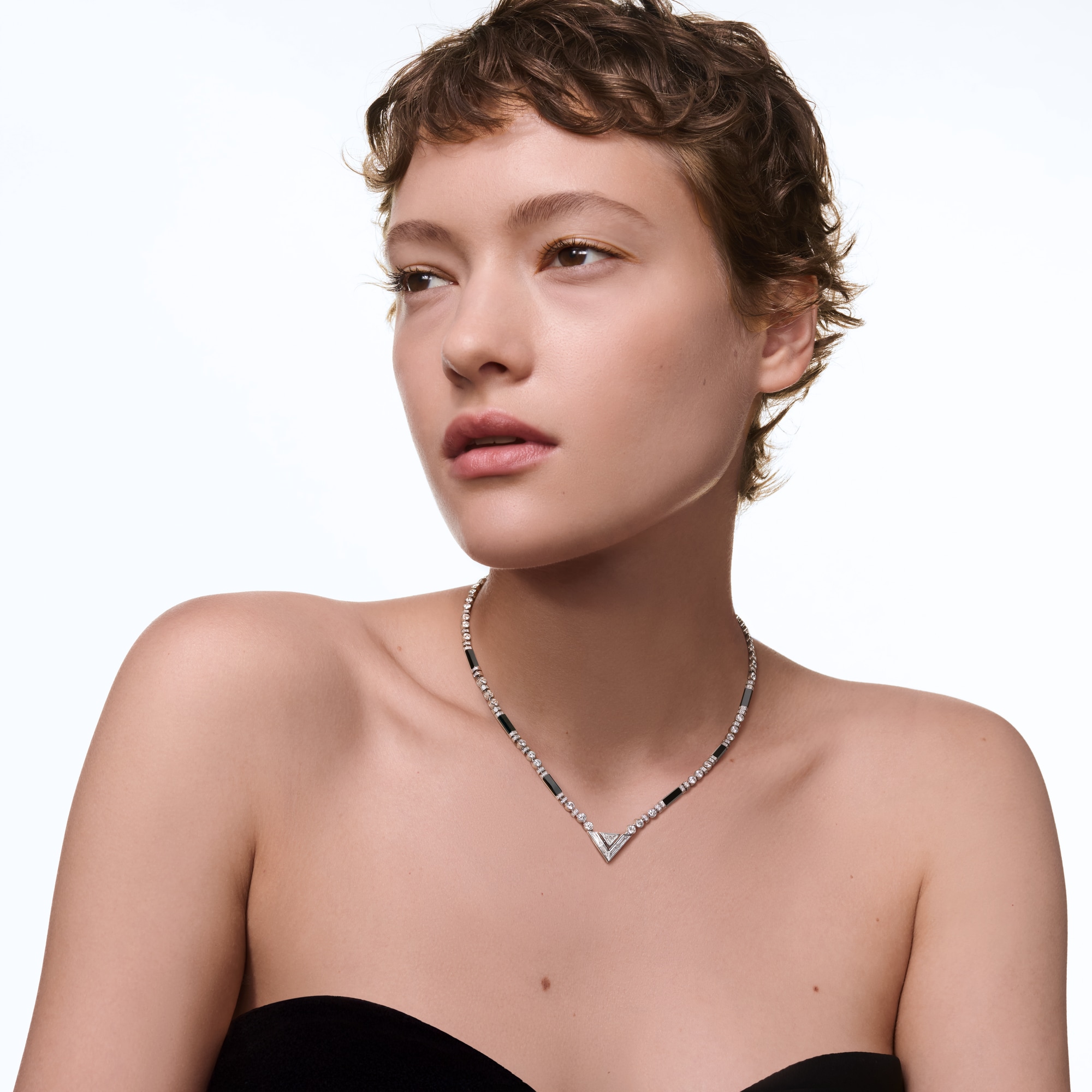 Pure V Necklace, White Gold, Onyx & Diamonds  in Les Extraordinaires
