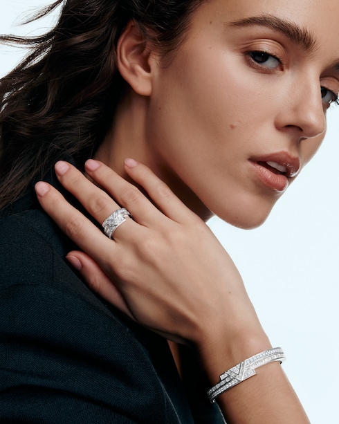 แหวน Pure V ไวท์โกลด์และเพชร in Les Extraordinaires's จิวเวลรี่ ไฮจิวเวลรี่ collections by Louis Vuitton