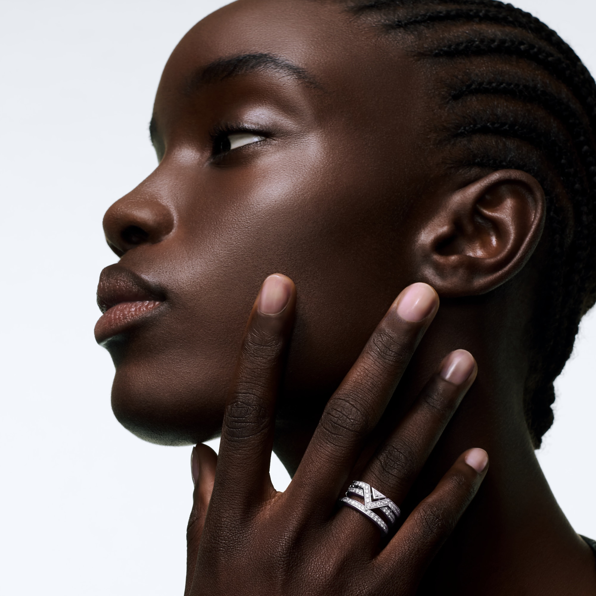 Pure V Ring, White Gold & Diamonds  in Les Extraordinaires