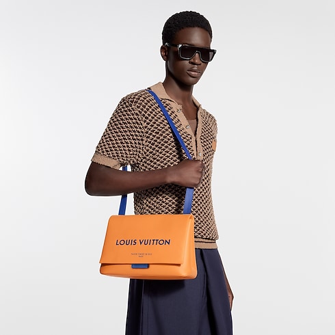 Take Out Messenger Other Leathers in Tas dan Aksesori Kulit's Tas untuk Pria Koleksi Terbaru collections by Louis Vuitton (Perbesar produk)