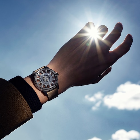 Tambour Taiko Spin Time Air Flying Tourbillon, Automatic, 42.5 mm, White gold in Jam Tangan's Semua Koleksi } collections by Louis Vuitton