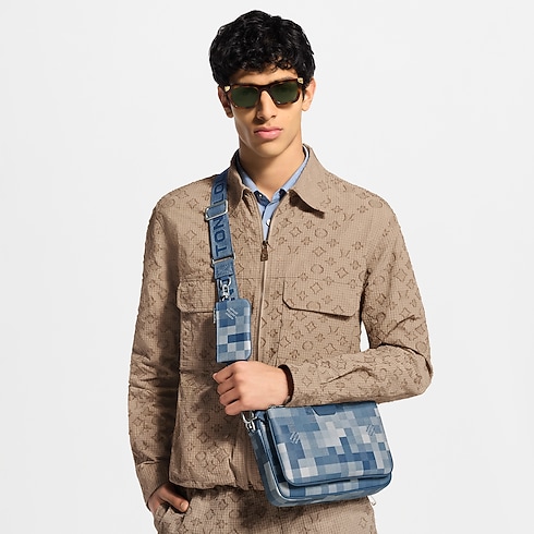 Trio Messenger D16 in Men's Bags All Bags collections by Louis Vuitton (Product zoom)
