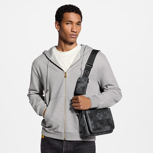 Trio Messenger worn view